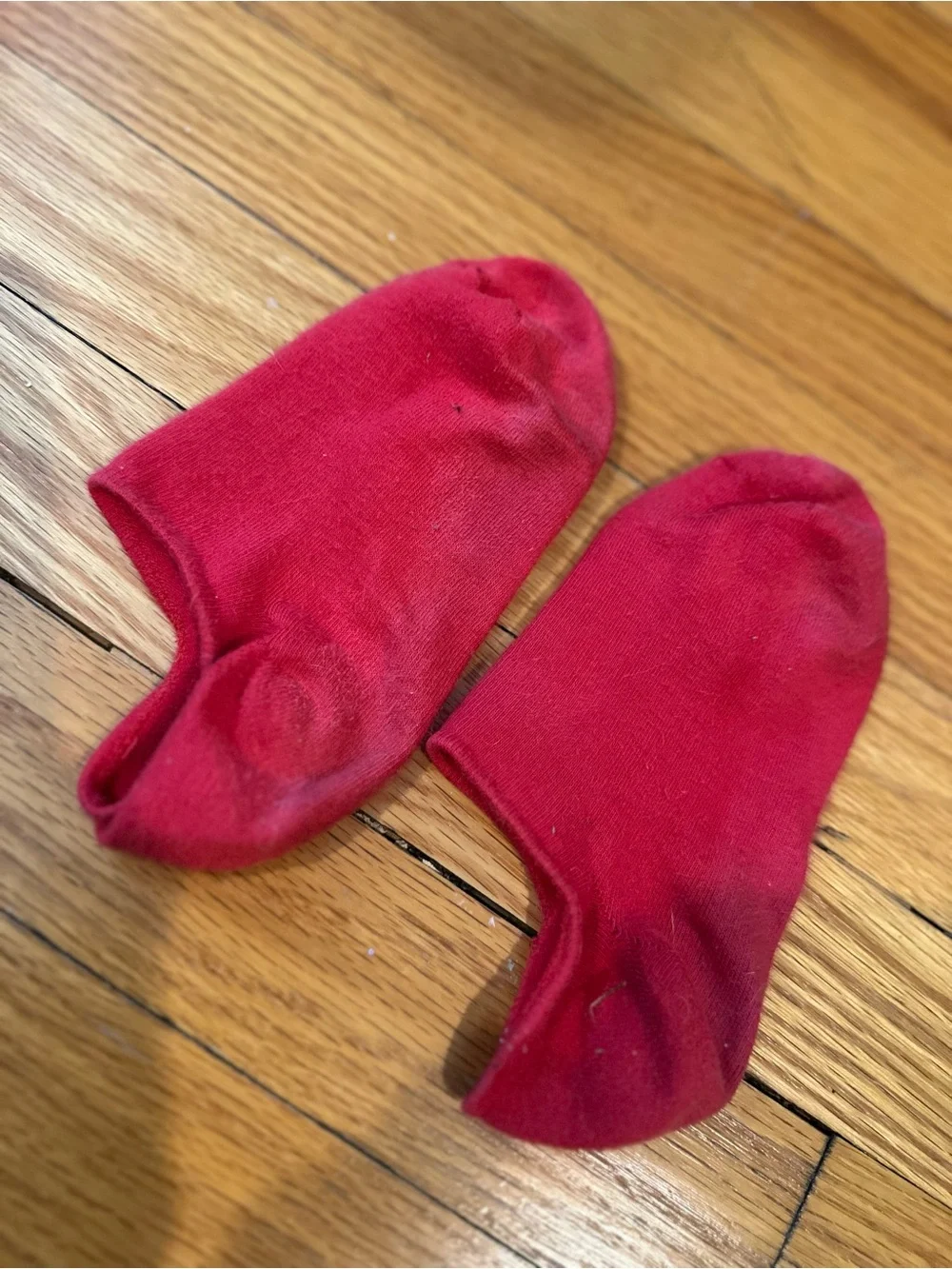 Red No-Show Socks for Women - Comfortable Everyday Pair